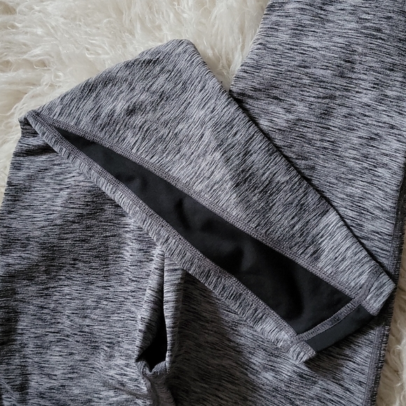 Manduka Cut Out Wrap Band Stone Melange Cropped Leggings - Picture 7 of 12